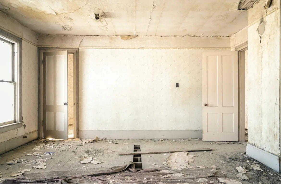 Waste disposal crew managing a cleanout project in Burley